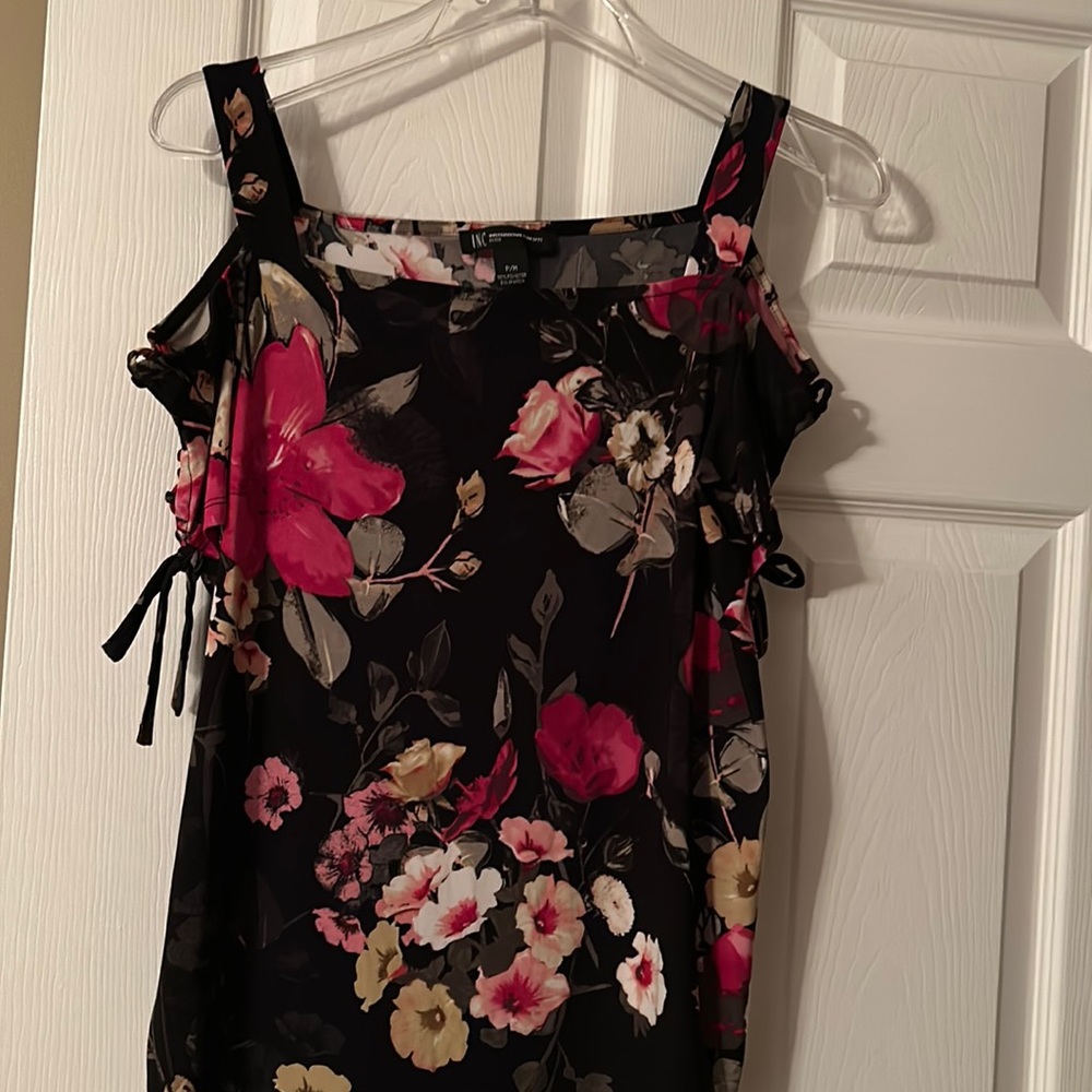 EUC short sleeved INC top
